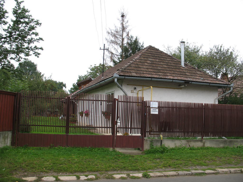 Отель Casuta Sanatatii Ковасна Экстерьер фото